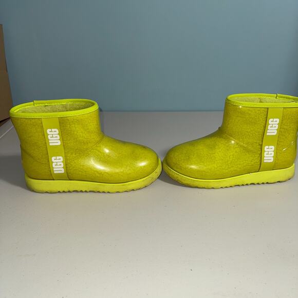 UGG Womens 6 Classic Clear Boots Waterproof Outdoor Cool Weather Casual Cozy - Picture 4 of 10